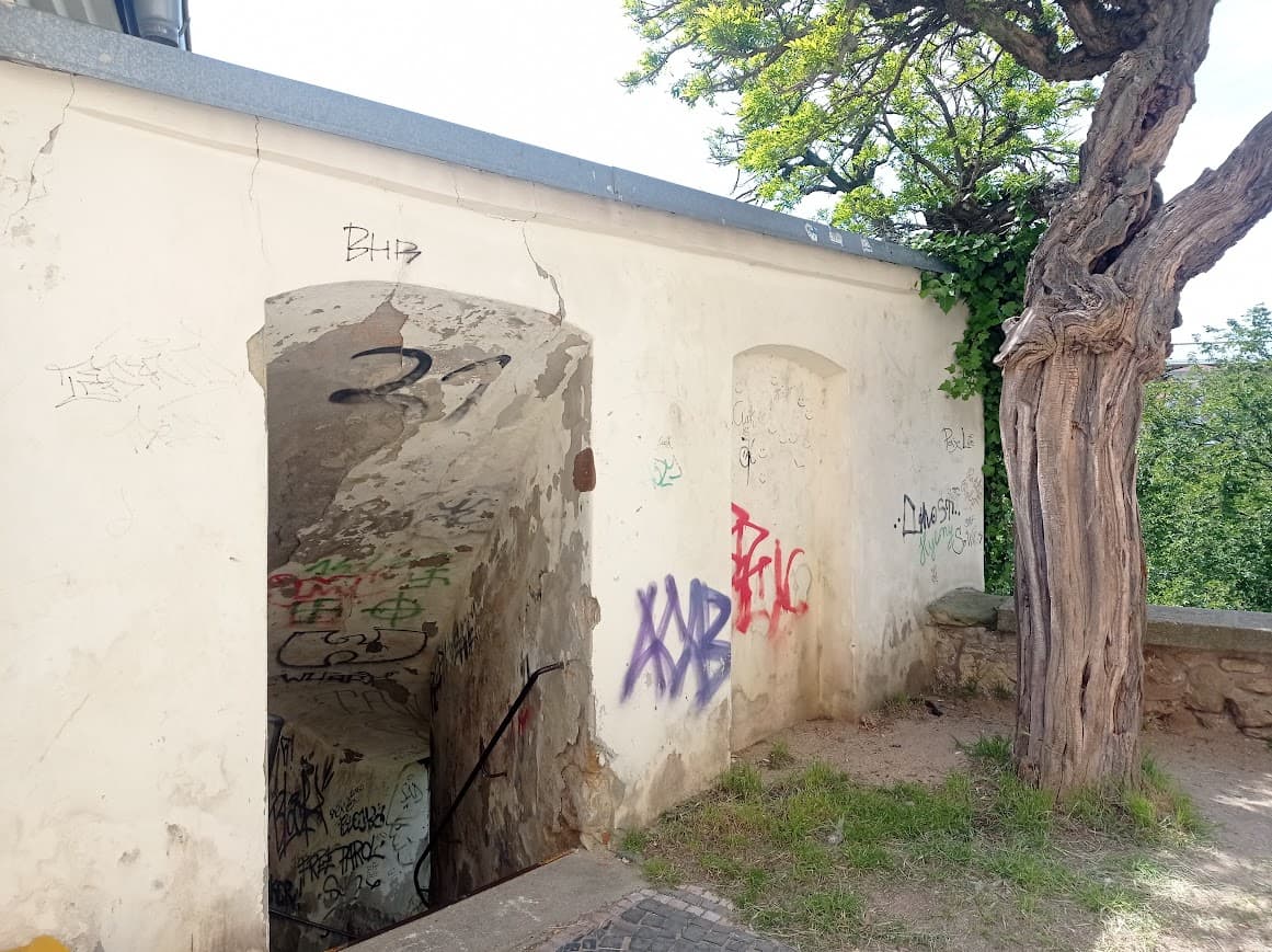 Priorita boskovických žáků – oprava a zkrášlení průchodu u kostela